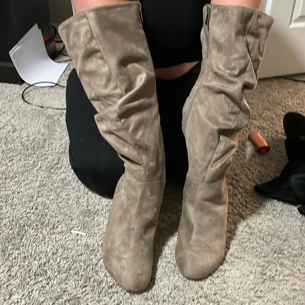 Wedge, suede boots